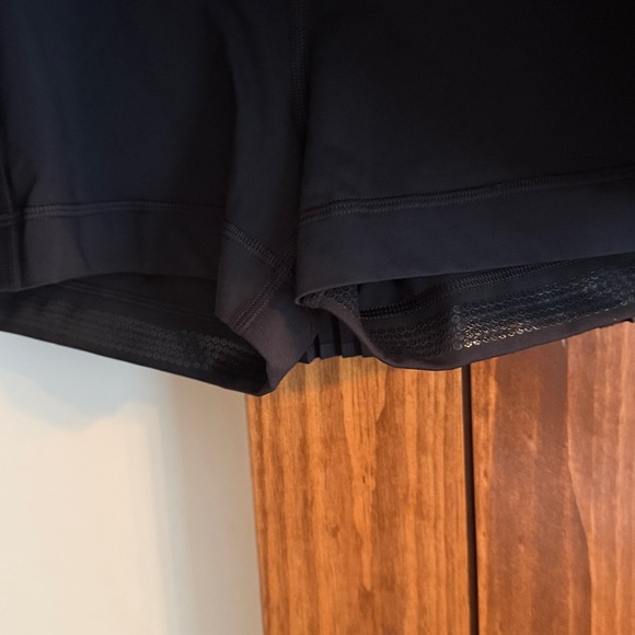 Lululemon varsity high rise black tennis skirt size 12 - Picture 3 of 8